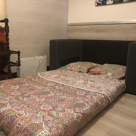 Guesthouse Familial Pour 1,2,3,4 Personnes De 42M2-Accessible Handic -Rez De Chaussee-Vues Sur Rue Et Patio Prive - Sejour,Chambre Separee,Cuisine,Salle De Bain,Lit Double Et Canape-Lit 2Pers-Entree De La Rue Berzelius-5 Minutes Du Metro Brochant-Lig Париж Экстерьер фото