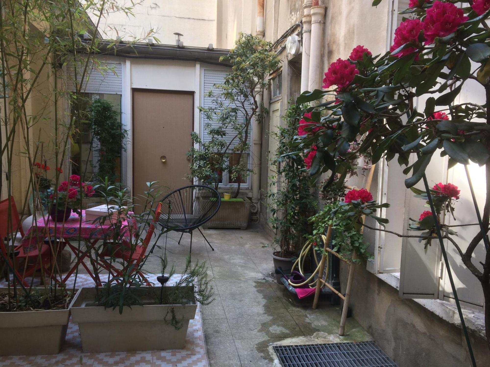 Guesthouse Familial Pour 1,2,3,4 Personnes De 42M2-Accessible Handic -Rez De Chaussee-Vues Sur Rue Et Patio Prive - Sejour,Chambre Separee,Cuisine,Salle De Bain,Lit Double Et Canape-Lit 2Pers-Entree De La Rue Berzelius-5 Minutes Du Metro Brochant-Lig Париж Экстерьер фото