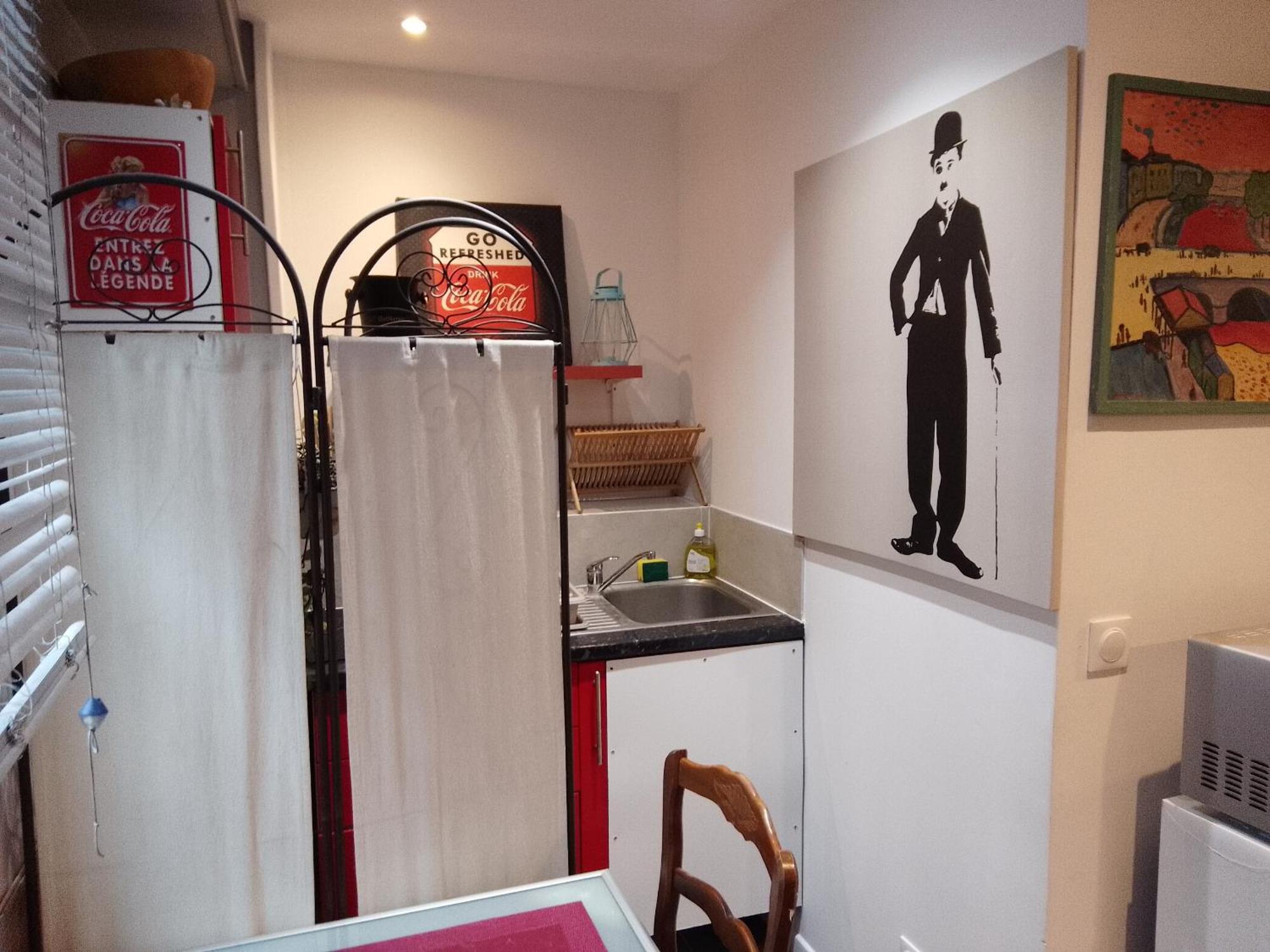 Guesthouse Familial Pour 1,2,3,4 Personnes De 42M2-Accessible Handic -Rez De Chaussee-Vues Sur Rue Et Patio Prive - Sejour,Chambre Separee,Cuisine,Salle De Bain,Lit Double Et Canape-Lit 2Pers-Entree De La Rue Berzelius-5 Minutes Du Metro Brochant-Lig Париж Экстерьер фото
