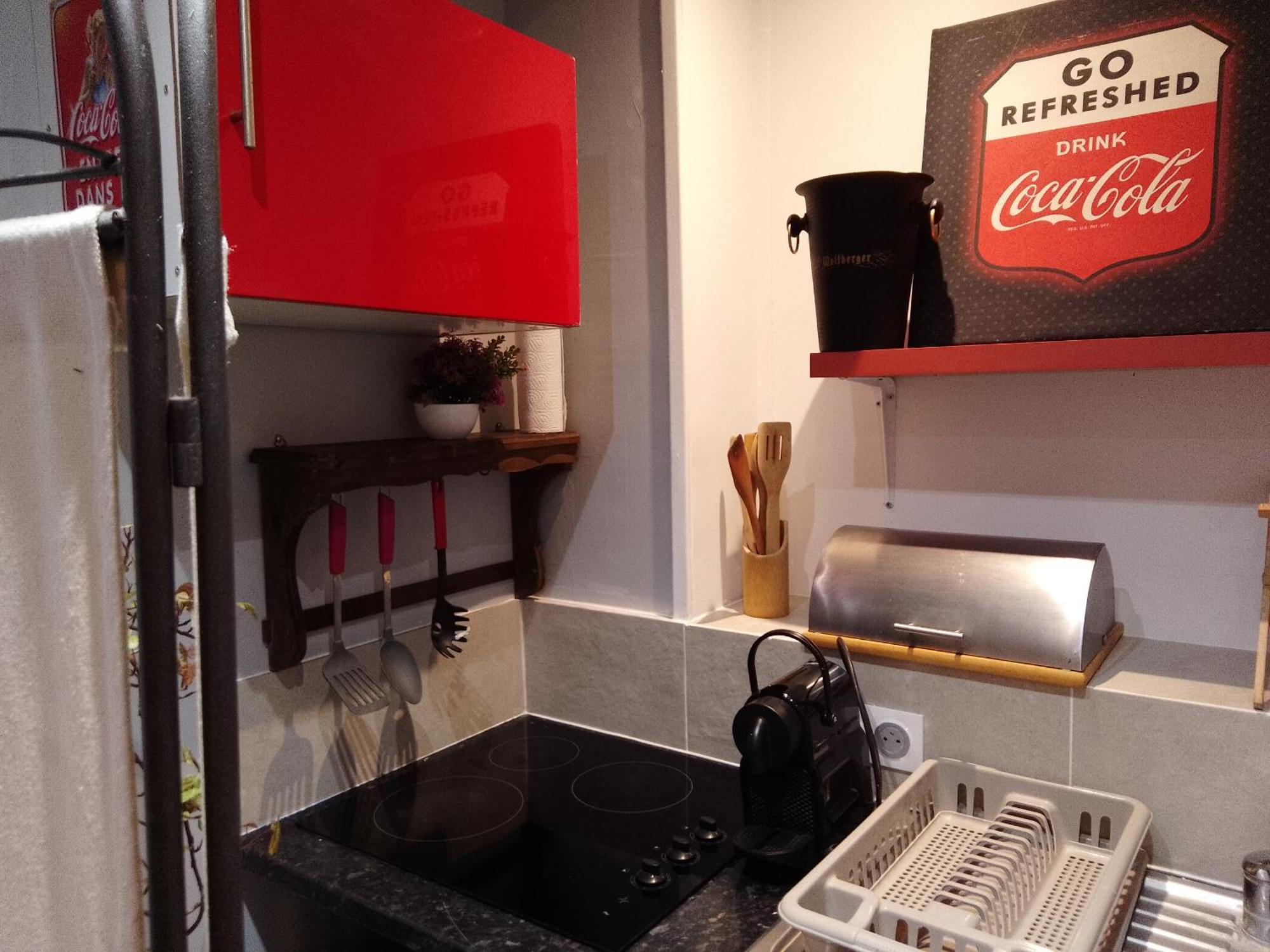 Guesthouse Familial Pour 1,2,3,4 Personnes De 42M2-Accessible Handic -Rez De Chaussee-Vues Sur Rue Et Patio Prive - Sejour,Chambre Separee,Cuisine,Salle De Bain,Lit Double Et Canape-Lit 2Pers-Entree De La Rue Berzelius-5 Minutes Du Metro Brochant-Lig Париж Экстерьер фото