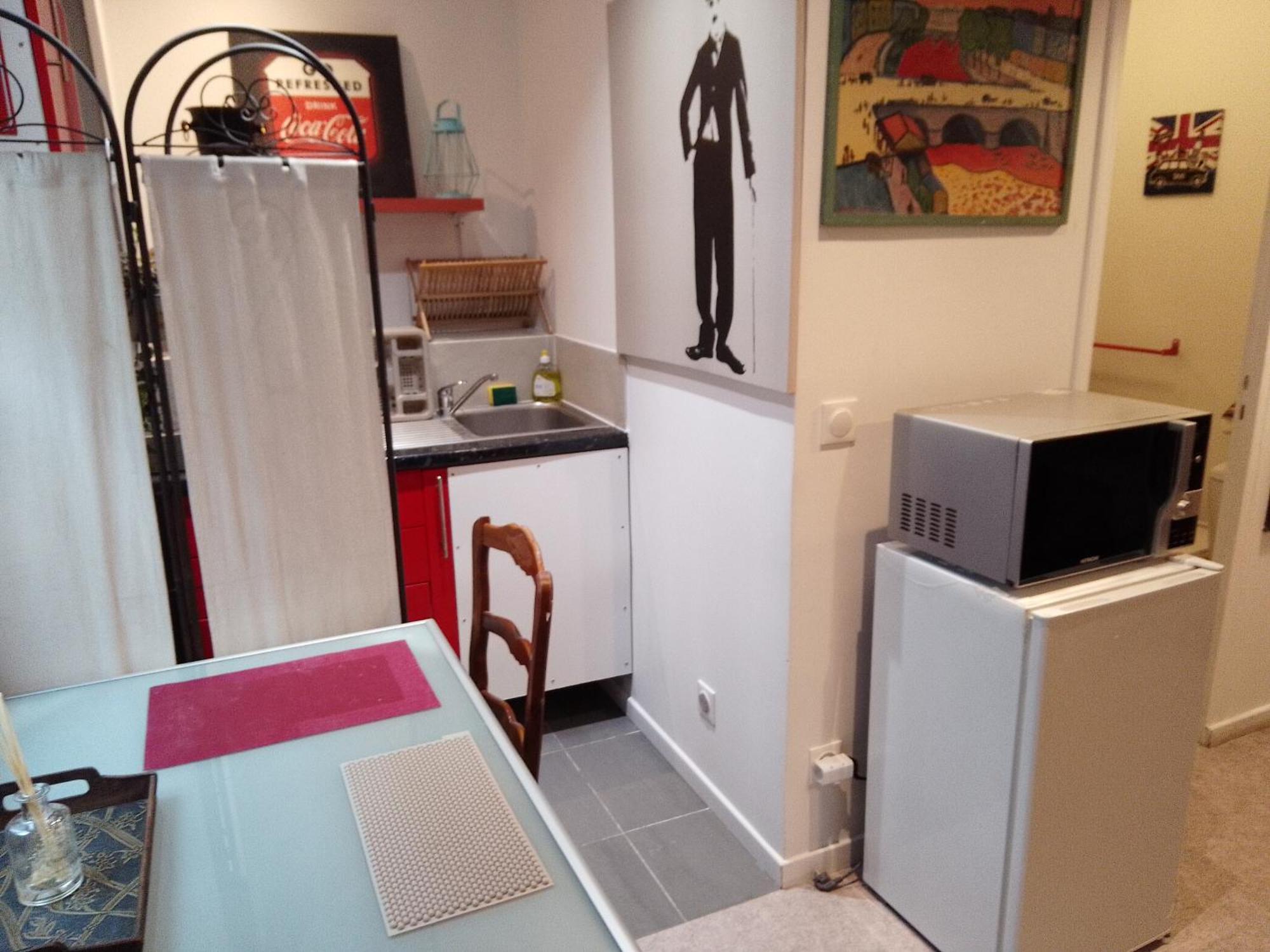 Guesthouse Familial Pour 1,2,3,4 Personnes De 42M2-Accessible Handic -Rez De Chaussee-Vues Sur Rue Et Patio Prive - Sejour,Chambre Separee,Cuisine,Salle De Bain,Lit Double Et Canape-Lit 2Pers-Entree De La Rue Berzelius-5 Minutes Du Metro Brochant-Lig Париж Экстерьер фото
